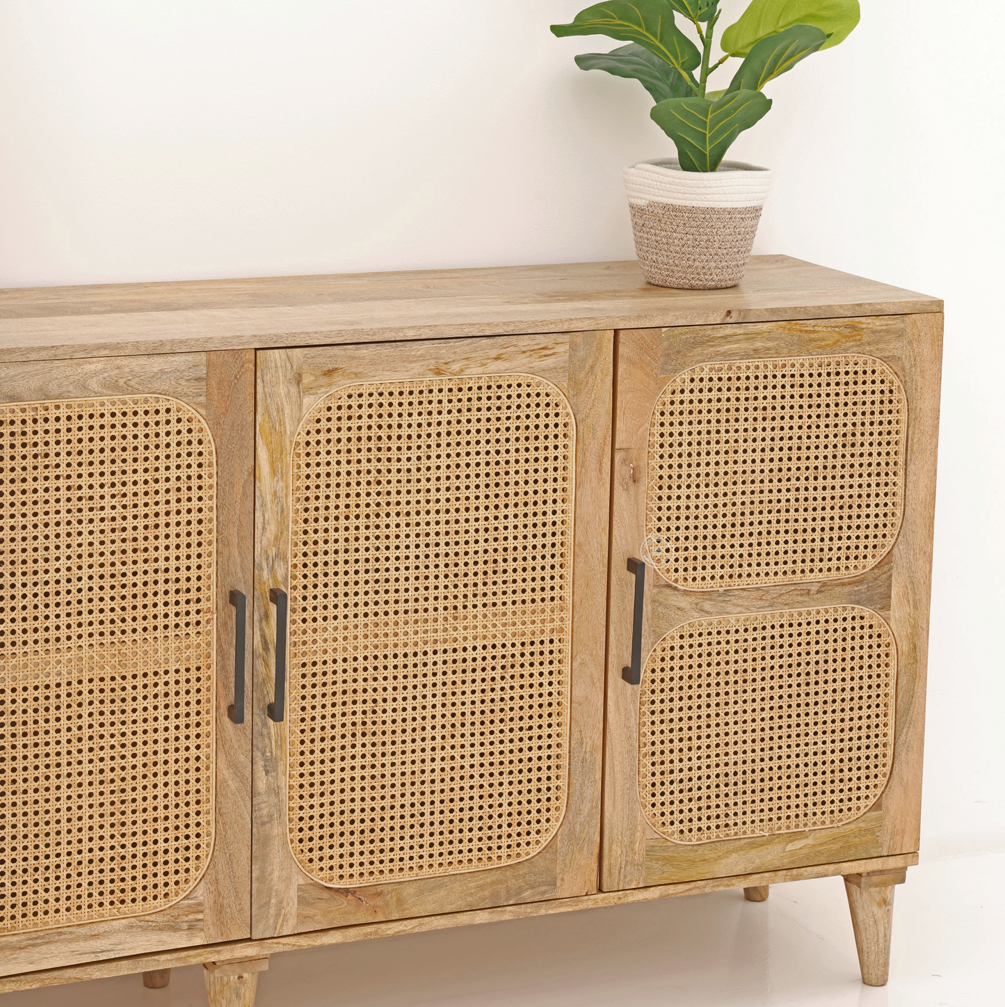 خزانة جانبية من الخيزران من باكستون - ٤ أبواب، من خشب المانجو الصلب، بلمسة نهائية طبيعية | أوبل هوم الإمارات العربية المتحدة