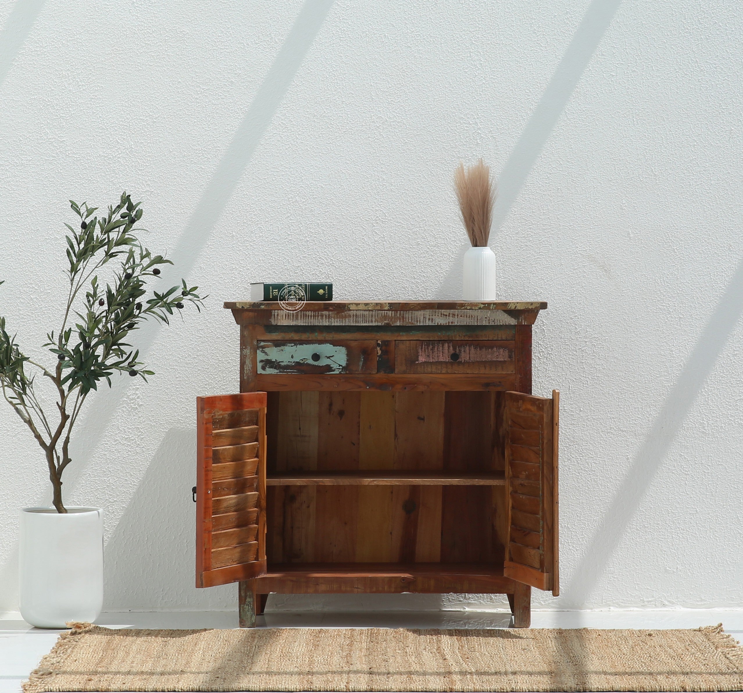 Sifty Wooden 2 Door 2 Drawer Cabinet
