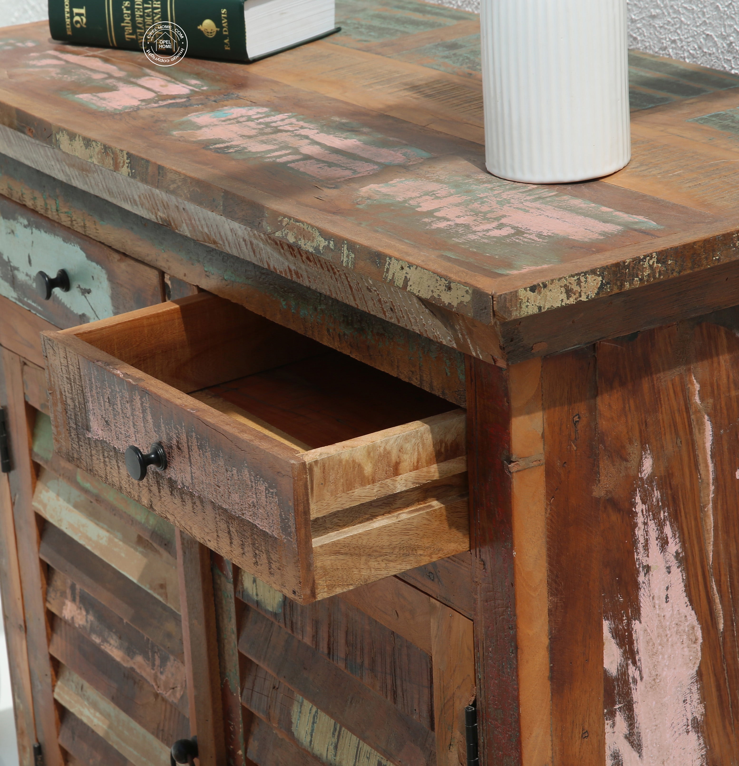 Sifty Wooden 2 Door 2 Drawer Cabinet